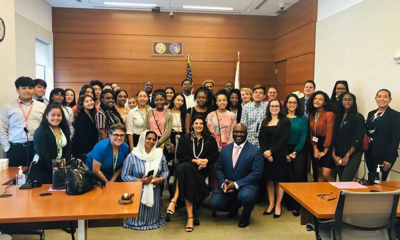 Judge Navarro Hosts McArthur High School Students
