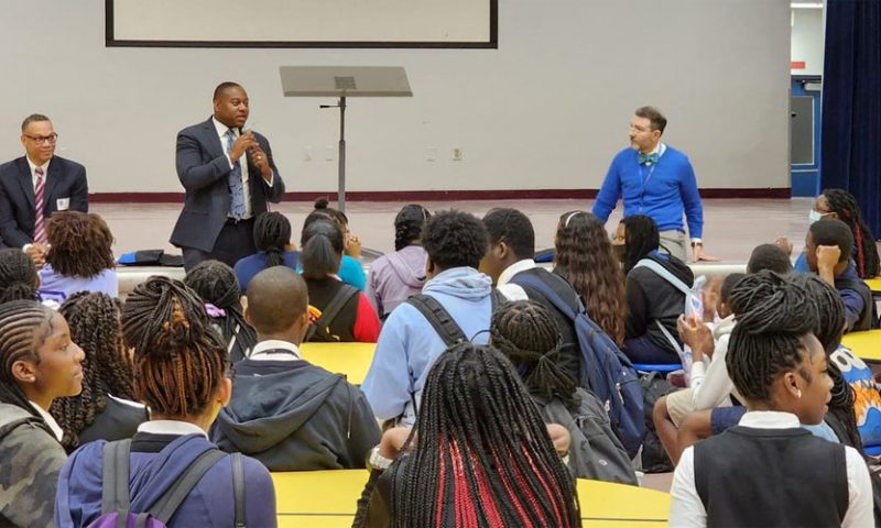Judge Porth joins State Attorney Pryor and Public Defender Weekes’s visit to William Dandy Middle School