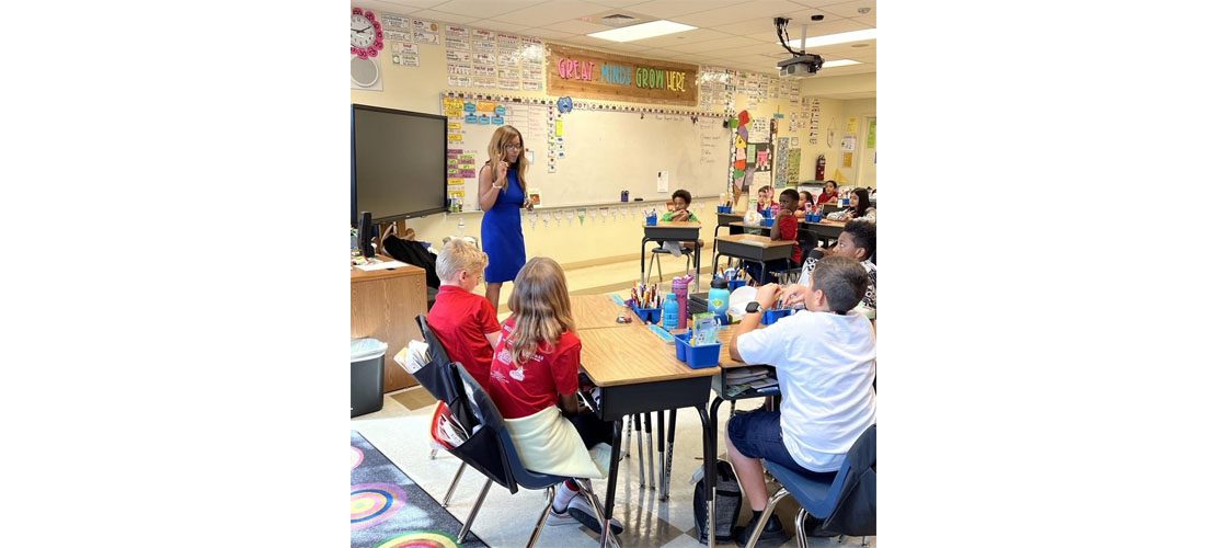 Judge Barner visits Harbordale Elementary
